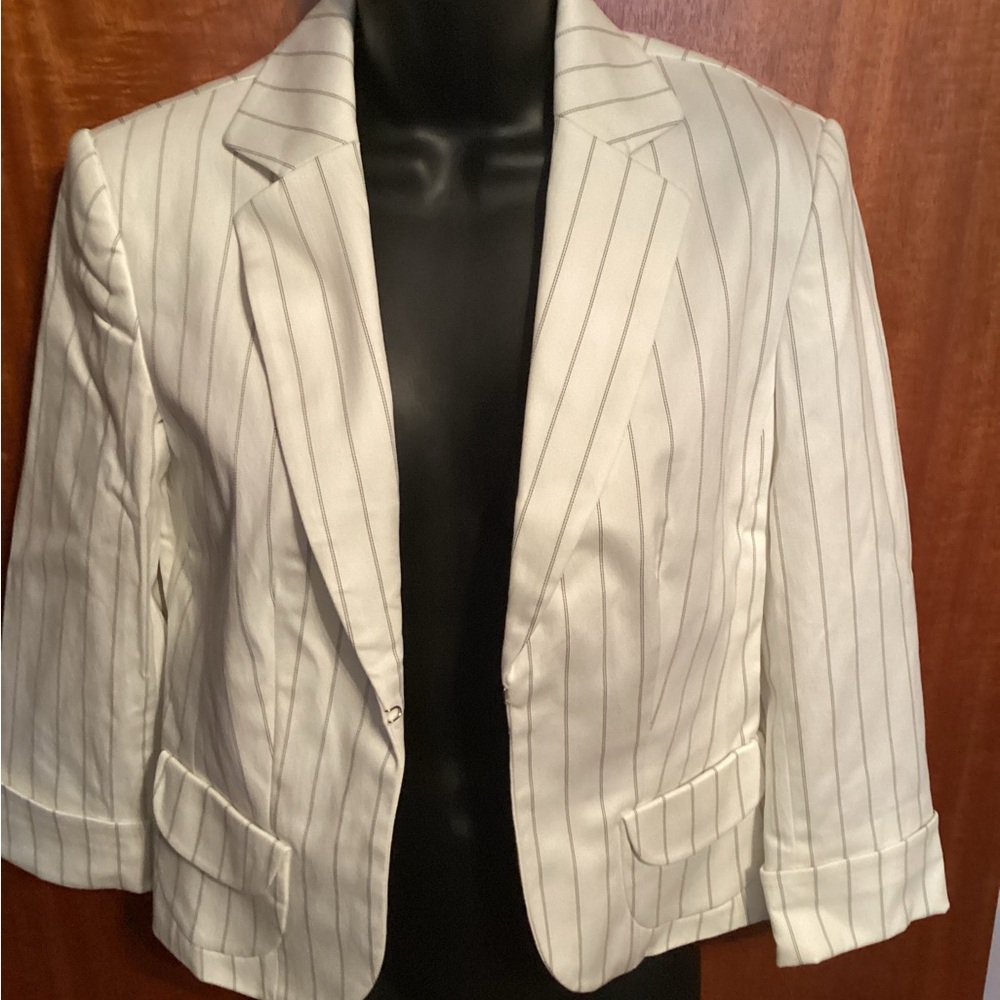 Worthington White Blazer with Black Pinstripes and Notched Lapel Size 4